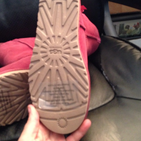 SOLD $Brand new bow pink UGG Boots size 7 Look - Picture 4 of 4