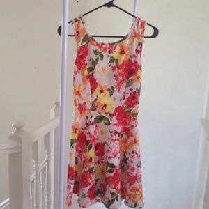 Floral dress w/ cute open back from Papaya