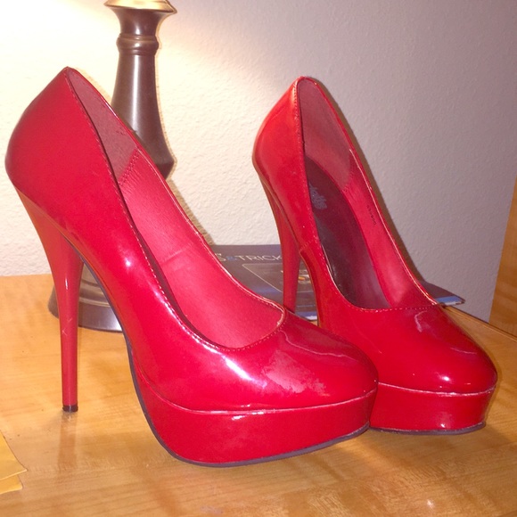 Sexy Red pumps!