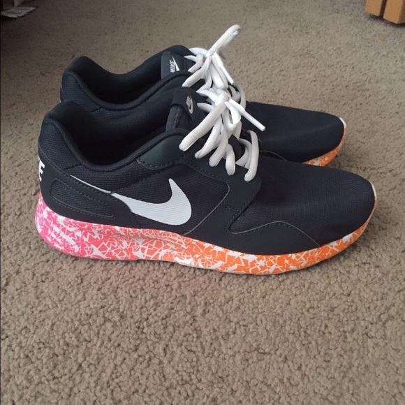 Nike Khai runs