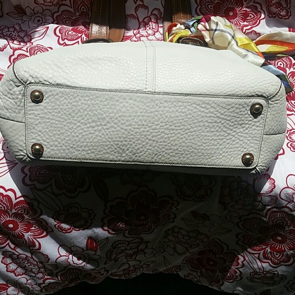 Handbags - Picture 3 of 4