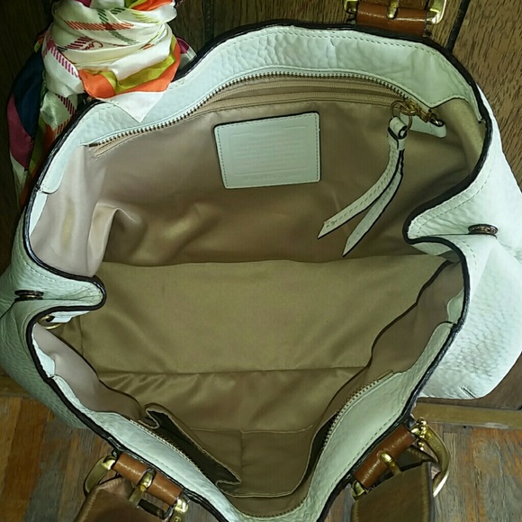 Handbags - Picture 4 of 4