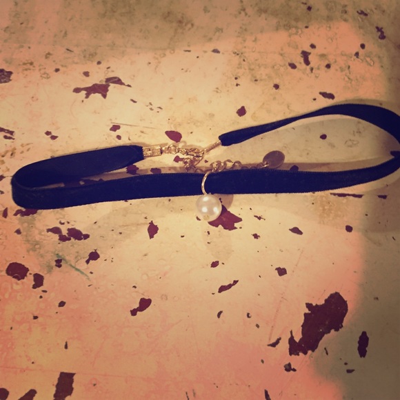 Faux Pearl Velvet Choker