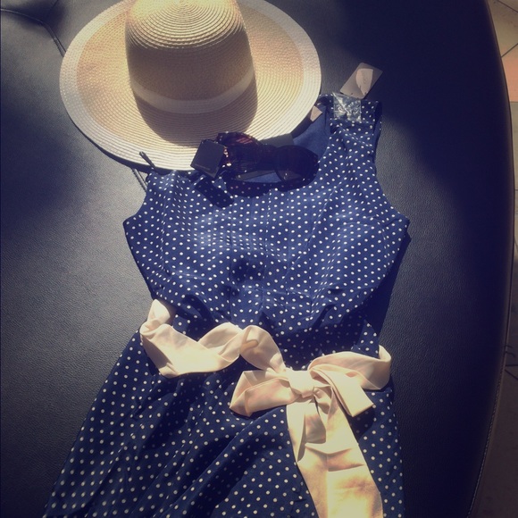 Forever 21 Vintage Dress, Sunhat, and Sunglasses