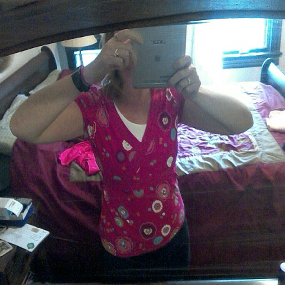 Old Navy pink flowered top - Picture 2 of 4