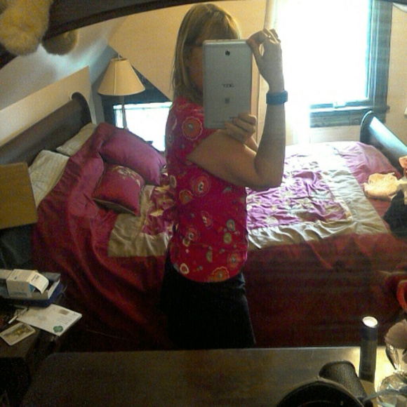 Old Navy pink flowered top - Picture 3 of 4