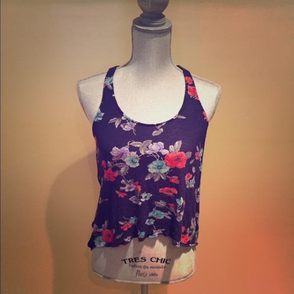 Cute floral high low tank!