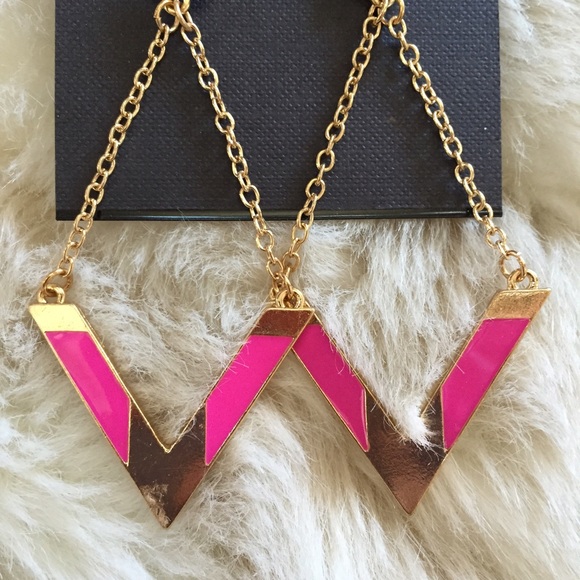 🌹Glam Alert! Pink dangle earrings! - Picture 2 of 2