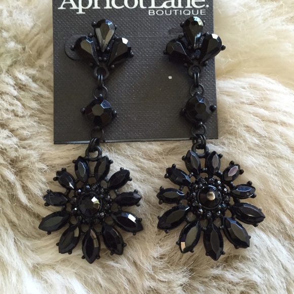 🎉Host Pick🎉 Sexy black sparkle dangle earrings! - Picture 2 of 2