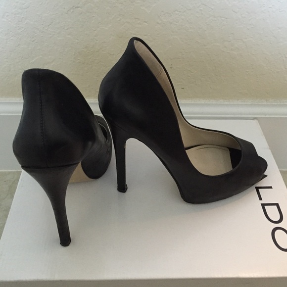 Shoe - Picture 3 of 3