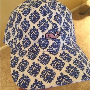 Vineyard vines hat!