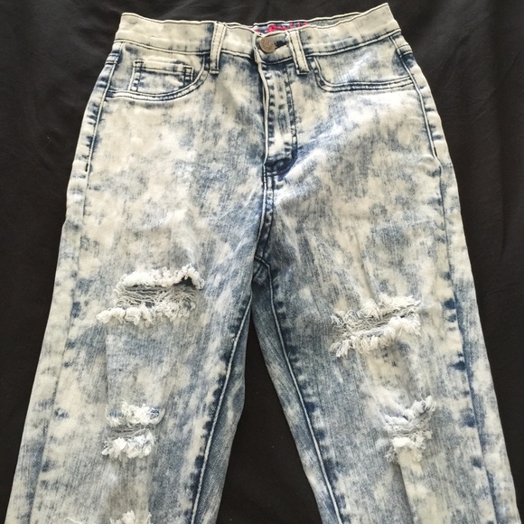 Distressed High-Waisted Skinny Jeans