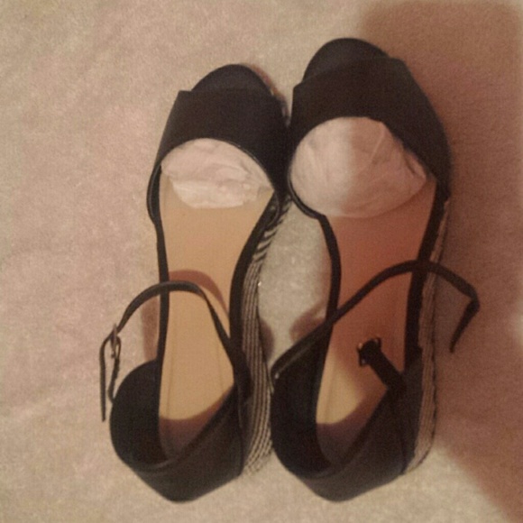 Black & white wedges