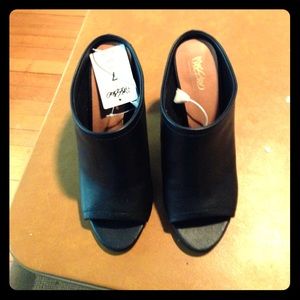 Mossimo black heels size 7