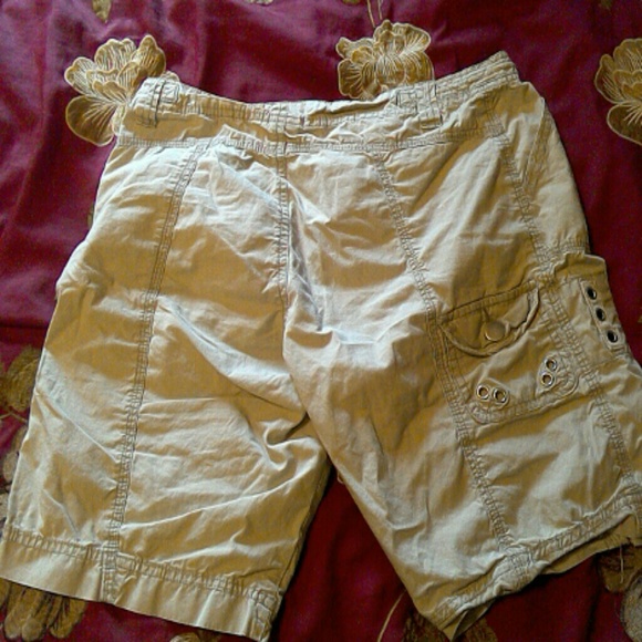 Khaki shorts - Picture 2 of 3