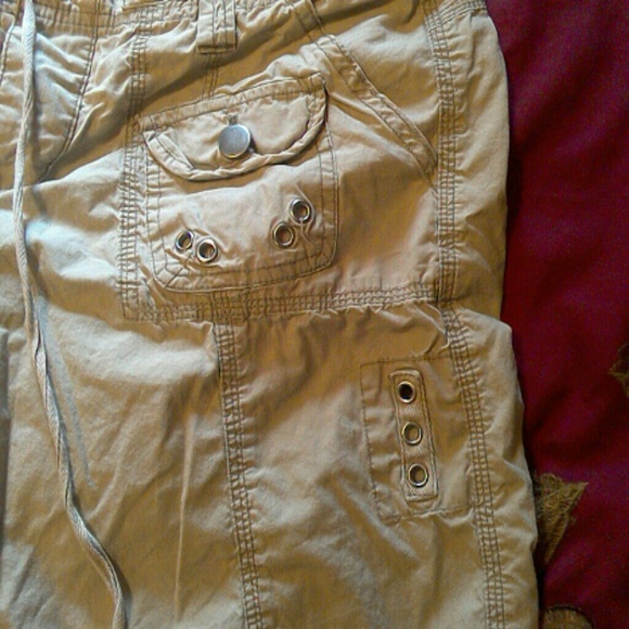 Khaki shorts - Picture 3 of 3
