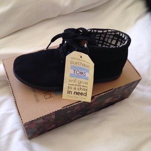 Toms