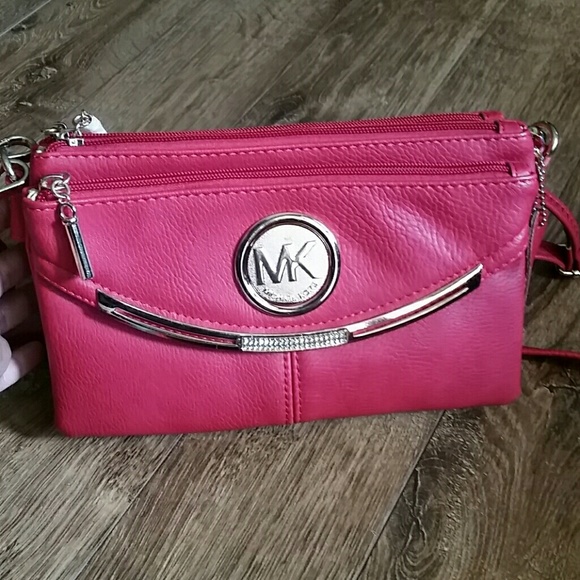 Handbags - Picture 2 of 4