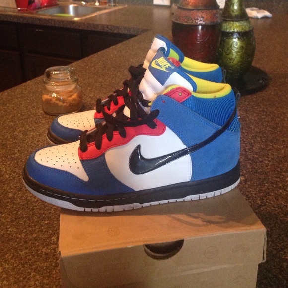 Boys size 5.5Y