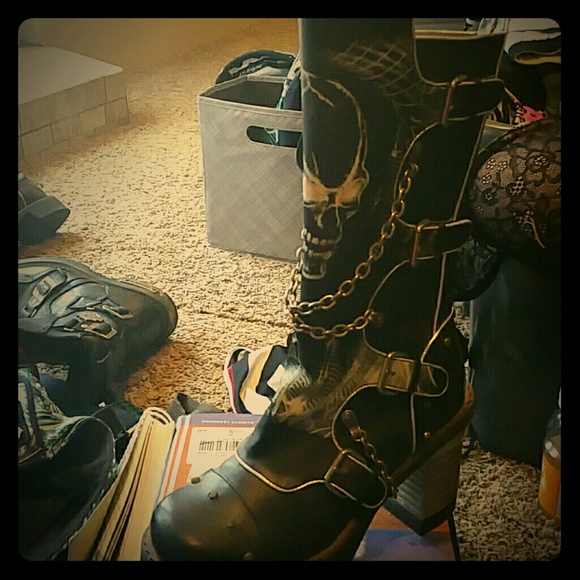 "Spawn" boots