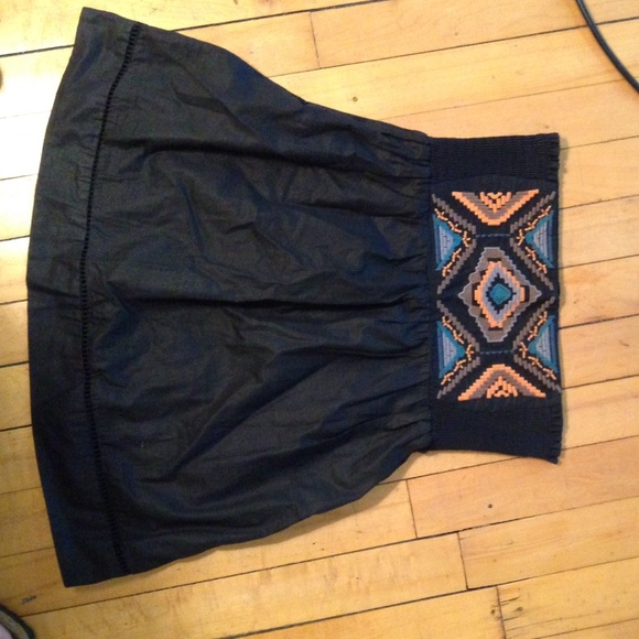 Tribal strapless top