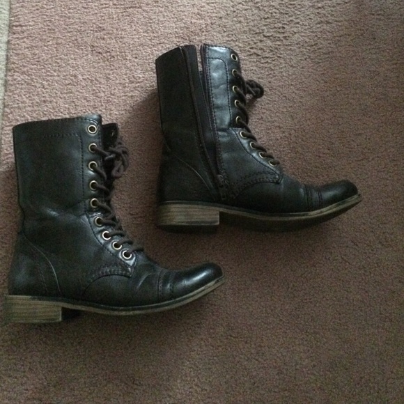 Combat boots