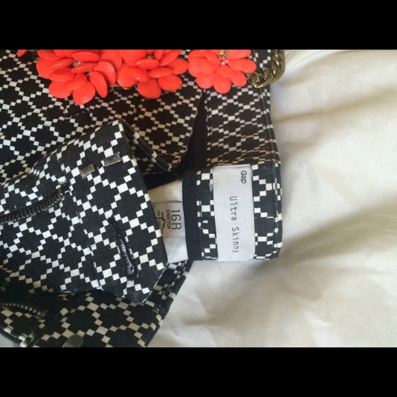 Patterned Black chino pants