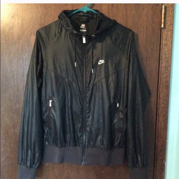 Black nike windbreaker