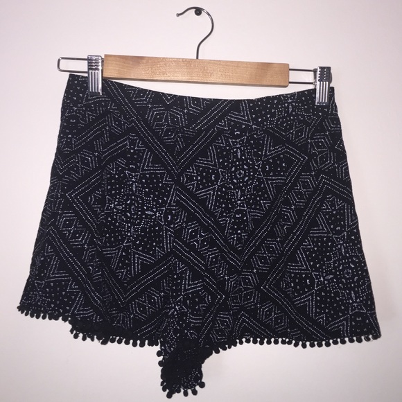 Cute patterned black shorts