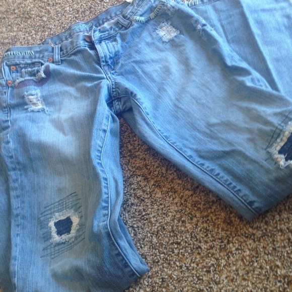 Adorable distressed jeans
