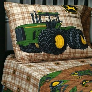 Twin sized john deere set like new