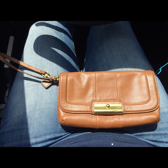 New without tags coach leather wristlet wallet - Picture 1 of 3