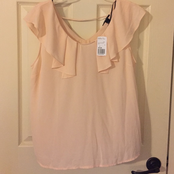 NWT Ruffle neck blouse - Picture 4 of 4