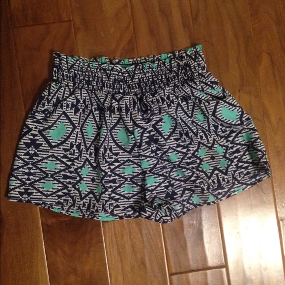 Silky shorts with elastic waist - Picture 1 of 2