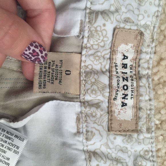 Arizona tan short shorts - Picture 3 of 3