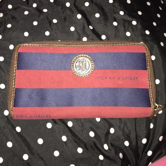 Stripped Tommy Hilfiger wallet