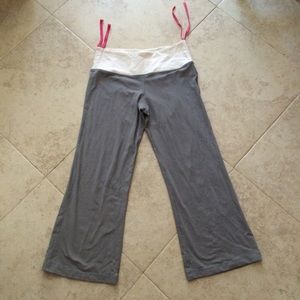 Brand new gray lululemon flowy crops