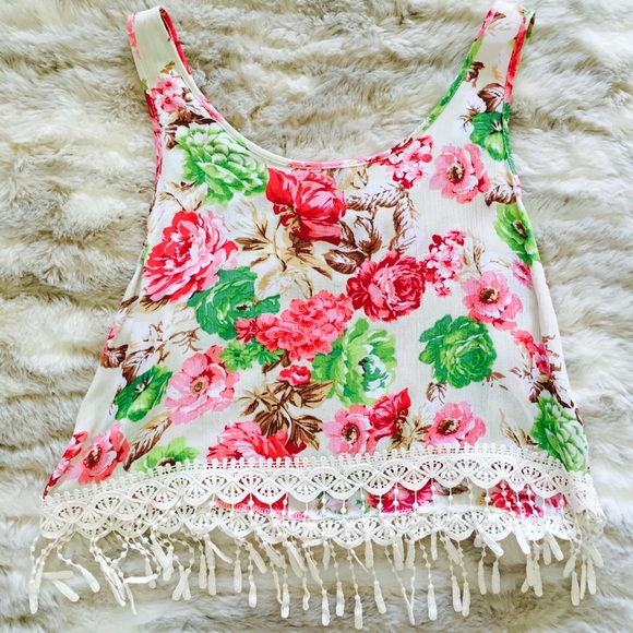 HOST PICK!!! 🌸Floral crop top🌸 - Picture 2 of 4