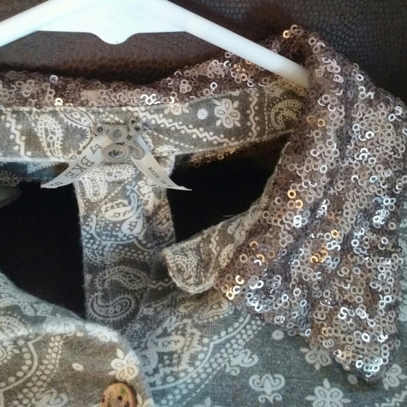 Top - Picture 2 of 4