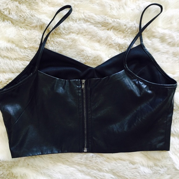 💋Super sexy faux leather crop top💋 - Picture 3 of 3