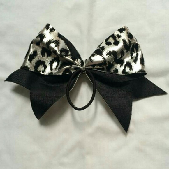 Cheer bow - Picture 2 of 2
