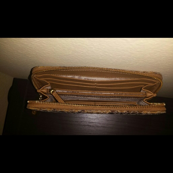 Michael Kors Python Wallet - Picture 4 of 4