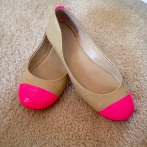 🔱🔱Neon Pink tan flats!