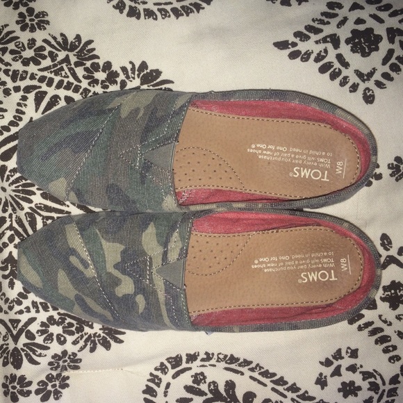 Camouflage Toms