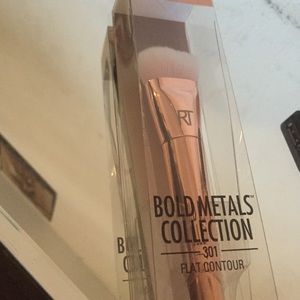 Real techniques bold metal brush 301