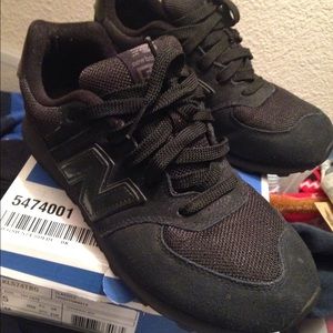 All Black 574 New Balance size 5