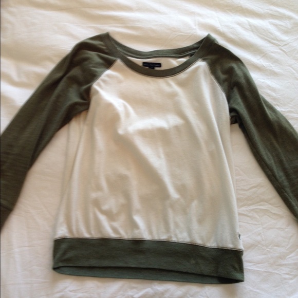 American Eagle Outfitters Tops - Olive baseball tee