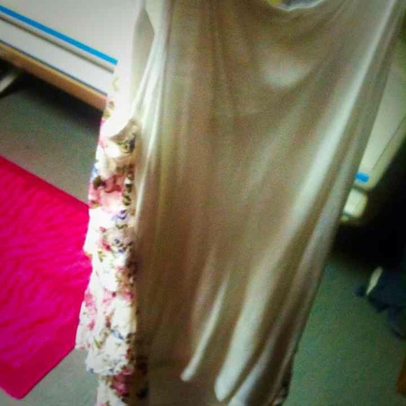 Lace Ruffle Tank - Picture 2 of 3