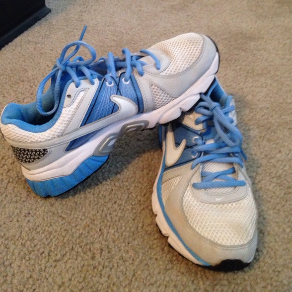 Nike tennis shoes