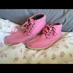 TOMS pink